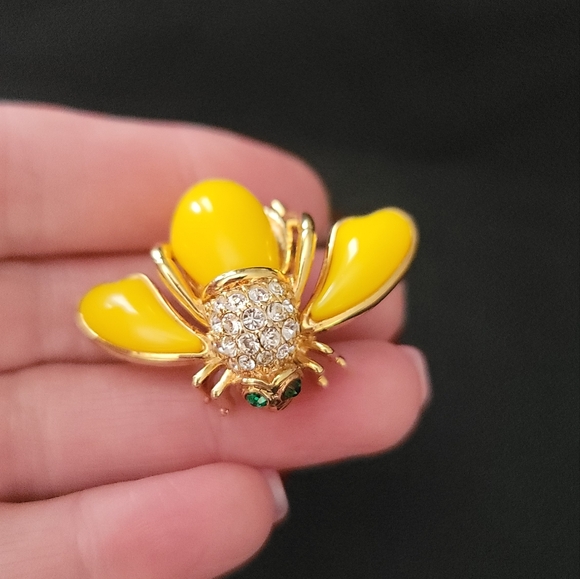 Joan Rivers Brooch - Picture 2 of 6